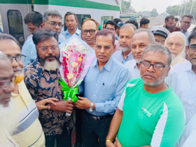 পোষ্য সোসাইটি সান্তাহার শাখার পক্ষ থেকে ডিজি আফজাল হোসেনকে ফুলেল শুভেচ্ছা।