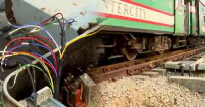 কুমিল্লার রেলপথে চুরির হিড়িক: ৫ কোটি টাকার ক্ষতি, হুমকিতে ট্রেন চলাচল