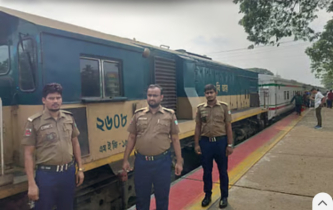 ইঞ্জিনে ত্রুটি, মুখ দগ্ধ এএলএম, ৮০০ যাত্রী নিয়ে ফেনীতে আটকা চট্টলা এক্সপ্রেস