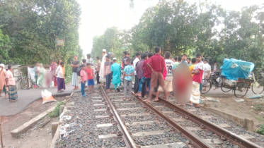 ট্রেন থেকে গরু বাঁচাতে গিয়ে তিন পশুসহ মালিকের মৃত্যু