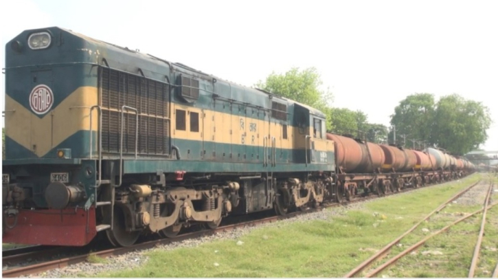 ৪৫ দিন পর নাটোরে এলো ২১ ওয়াগন ডিজেল