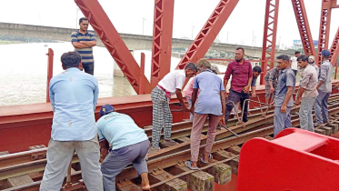 ভৈরব–মেঘনা রেলওয়ে ব্রিজে জরুরি মেরামত কাজ চলছে