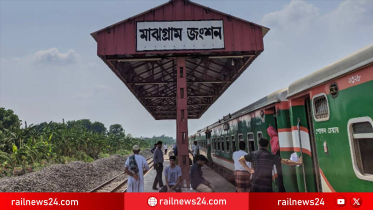চলন্ত ট্রেনের বগিতে আগুন, যাত্রীদের মধ্যে আতঙ্ক