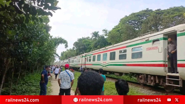 মানিকখালীতে হঠাৎ থেমে গেল বিজয় এক্সপ্রেস, গচিহাটায় অপেক্ষায় কিশোরগঞ্জ এক্সপ্রেস