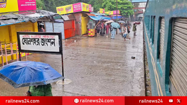 রেললাইনে পানি, চট্টগ্রাম বিশ্ববিদ্যালয়ে যাওয়ার পথে আটকে পড়ল দুটি শাটল ট্রেন