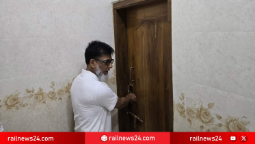 যাত্রীসেবায় কোনো ছাড় নয়, পাবলিক টয়লেটেও নজর প্রতিমন্ত্রীর