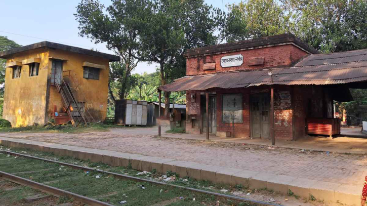 পাশেই স্টেশন, তবু ট্রেনে উঠতে ১২ কিলোমিটার পাড়ি যবিপ্রবি শিক্ষার্থীদের