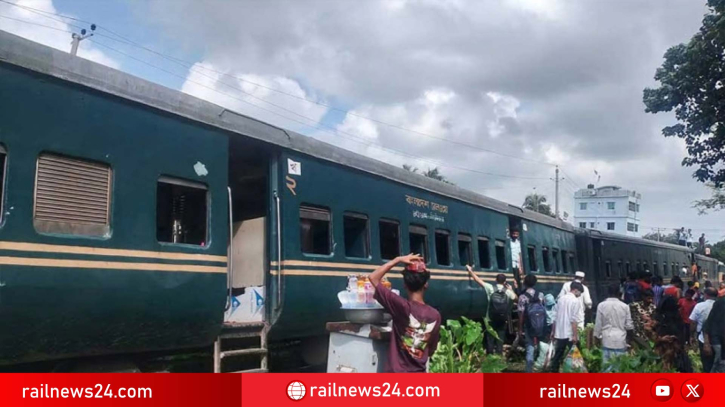 ৬ ঘণ্টা পর ঢাকা-ময়মনসিংহ রুটে ট্রেন চলাচল স্বাভাবিক, গফরগাঁওয়ে উদ্ধারকাজ শেষ