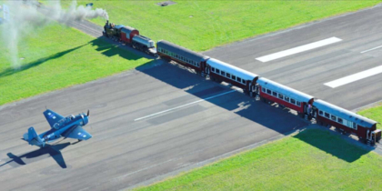 একই রানওয়েতে চলে ট্রেন ও বিমান