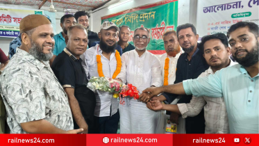 রেল শ্রমিক দলের পক্ষ থেকে বিজয়ী মাকছুদুর রহমান (বাবুকে) ফুলেল শুভেচ্ছা