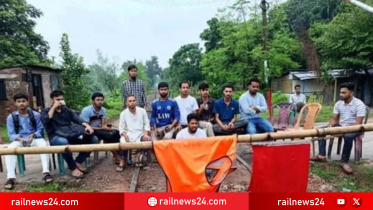 রাজশাহীতে রেলপথ অবরোধে প্রায় ২০ হাজার যাত্রীর দুর্ভোগ, রেলের রাজস্ব ক্ষতি ৩৫ লাখ টাকা