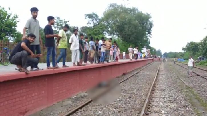 ট্রেনে কাটা পড়ে অজ্ঞাত পরিচয় ব্যক্তির মৃত্যু