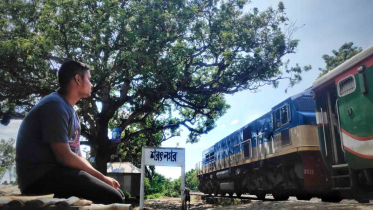 ‘বনলতা এক্সপ্রেস শুধু ট্রেন নয়, মানুষের দুঃখ-সুখ বয়ে নেওয়া জীবন্ত এক পৃথিবী’— ফেসবুক পোস্টে হাসনাত আবদুল্লাহ