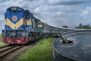 রেলের ডিপোগুলোতে কমছে ডিজেল মজুত, ট্রেন পরিচালনা নিয়ে বাড়ছে শঙ্কা!!