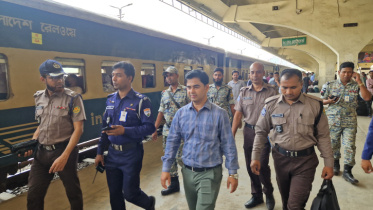 কমলাপুর স্টেশন পরিদর্শনে স্পেশাল ম্যাজিস্ট্রেট, যাত্রীদের মতামত নিলেন।