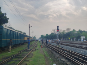 চুয়াডাঙ্গার জয়রামপুর রেলওয়ে স্টেশনের হারানো গৌরব ফেরানোর দাবিতে মানববন্ধন