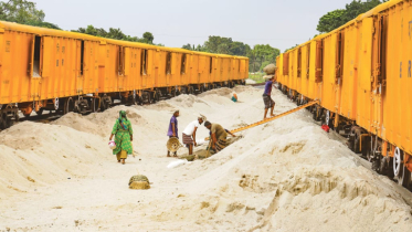 পঞ্চগড় স্টেশন থেকে ট্রেনে বালু পরিবহন, ৪ কোটির বেশি রাজস্ব আদায়