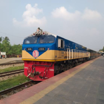 ট্রেনে কাটা পড়ে নিহত ৫ জনের বাড়ি গাইবান্ধার একই গ্রামে, এলাকাজুড়ে শোক