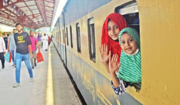 শেষ দিনে ফাঁকা স্টেশন, অর্ধেক যাত্রী নিয়ে ছেড়েছে ট্রেন