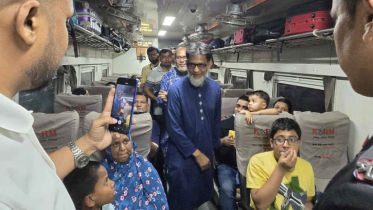 ঈদযাত্রা তদারকি করতে ট্রেনে ঢাকা থেকে চট্টগ্রামে গেলেন প্রতিমন্ত্রী