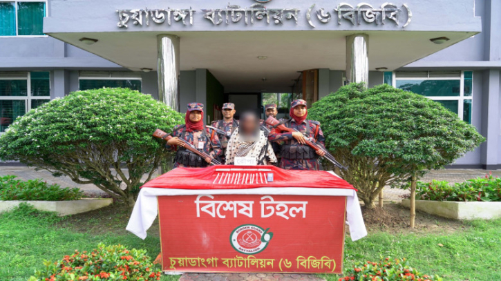 চুয়াডাঙ্গায় রেলওয়ে স্টেশন এলাকা চার কেজি ভারতীয় রুপাসহ এক নারী আটক