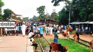 রেললাইন ও স্টেশন সংলগ্ন এলাকায় অনুমতি ছাড়া পশুর হাট স্থাপন সম্পূর্ণ নিষিদ্ধ