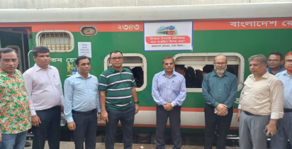পবিত্র ঈদুল আযহা উপলক্ষে ট্রেনে নারী যাত্রীদের জন্য যুক্ত করা হয়েছে বিশেষ কোচ।