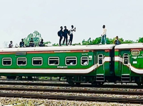 গাজীপুরে টিকটক করার সময় ট্রেনে কাটা পড়ে ২ যুবকের মৃত্যু