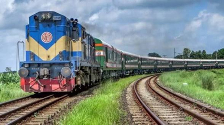 ট্রেনে ঈদ যাত্রার দ্বিতীয় দিনের টিকিট বিক্রি শুরু