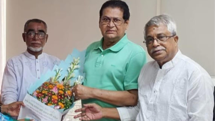 রেলপথ মন্ত্রণালয় সংসদীয় স্থায়ী কমিটির সভাপতিকে ফুলেল শুভেচ্ছা জানাল রেলওয়ে  শ্রমিক দল।