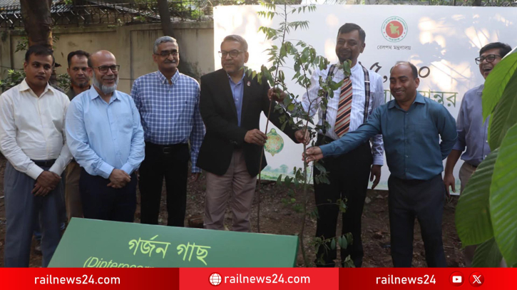রেলওয়ের সবুজায়নে ব্র্যাকের ১৫ হাজার বৃক্ষ উপহার