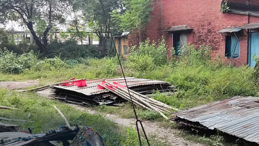 সৈয়দপুরে লাল পতাকা টাঙিয়ে রেলওয়ের অফিসার্স কলোনির ভবন দখলের চেষ্টা