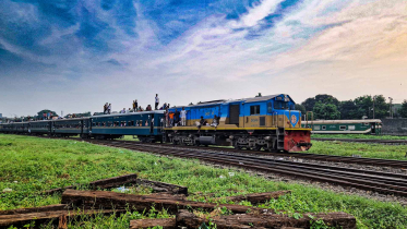 মুহূর্তেই বিক্রি হয়ে যাচ্ছে রেলের টিকিট, আদালতের স্বপ্রণোদিত মামলা
