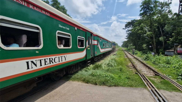 ভারত থেকে ১৮টি ব্রডগেজ রেলকোচ আসছে শুক্রবার