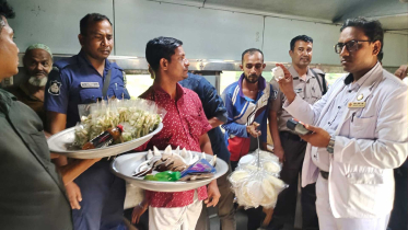 তিতুমীর এক্সপ্রেসে রেলওয়ে পুলিশের অভিযান, নামানো হলো ১০ হকারকে
