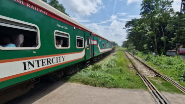 নীলসাগর এক্সপ্রেসের বগি লাইনচ্যুত: ৭ ঘণ্টা পর ট্রেন চলাচল স্বাভাবিক
