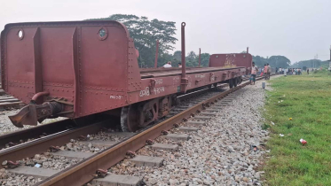 ব্রাহ্মণবাড়িয়ার আখাউড়ায় একটি উদ্ধারকারী ট্রেনের একটি ট্রলির চারটি চাকা লাইনচ্যুত হয়েছে