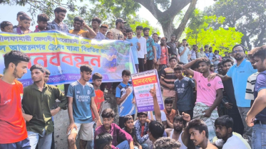 নীলফামারীর দারোয়ানী রেলস্টেশনে আন্তঃনগর ট্রেনের যাত্রাবিরতির দাবিতে ৪ ঘণ্টা রেলপথ অবরোধ