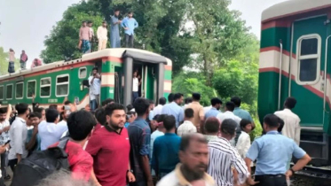 মাঝপথে যাত্রীভর্তি ৮ বগি রেখে চলে গেল ট্রেন