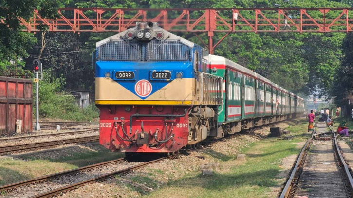 চলন্ত কালনী এক্সপ্রেস থেকে লক্ষাধিক টাকার কাপলার চুরি, নিরাপত্তা নিয়ে উদ্বেগ