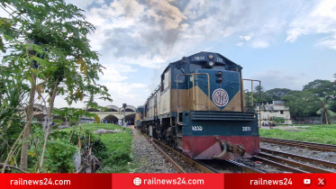 কমলাপুর থেকে গন্তব্যে ছুটে চলছে ট্রেন