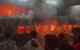 কমলাপুর স্টেশনে ট্রেনে আগুন