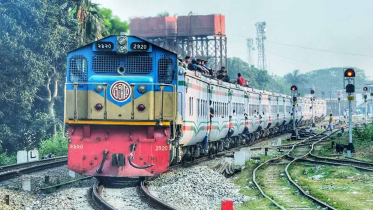 ট্রেনের ধাক্কায় ব্যাটারিচালিত অটোরিকশার চালকসহ দুইজন নিহত