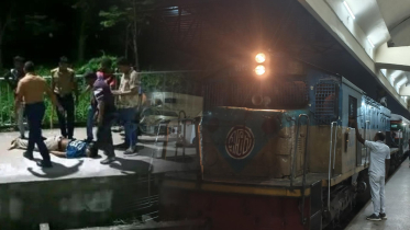 রাবি শিক্ষার্থীকে মারধর, রেললাইন অবরোধে বন্ধ ট্রেন চলাচল