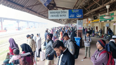 জীর্ণ কোচ ও শিডিউল বিপর্যয়ে জামালপুরের ট্রেন