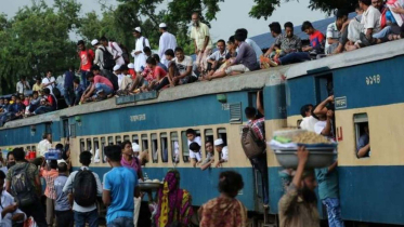 চলন্ত ট্রেনের ছাদে বিশ্ববিদ্যালয় শিক্ষার্থীকে ছুরিকাঘাত