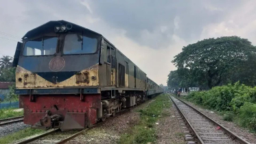 শ্রীপুরে অগ্নিবীণা এক্সপ্রেস ট্রেনের ইঞ্জিন বিকল, যাত্রীদের দুর্ভোগ