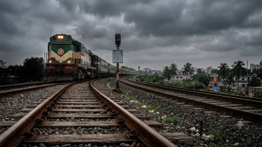 প্রতিদিনই ট্রেনের ধাক্কায় ঝরছে প্রাণ