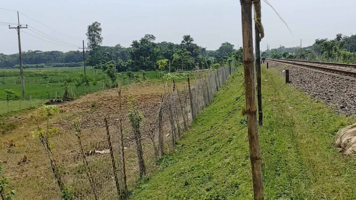 কাশিয়ানীতে রেলের জমিতে প্রভাবশালীদের থাবা