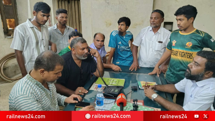 শাটল ট্রেনের ইঞ্জিন বিকল, রংপুরে কুড়িগ্রাম এক্সপ্রেস নিয়ে যাত্রী বিক্ষোভ